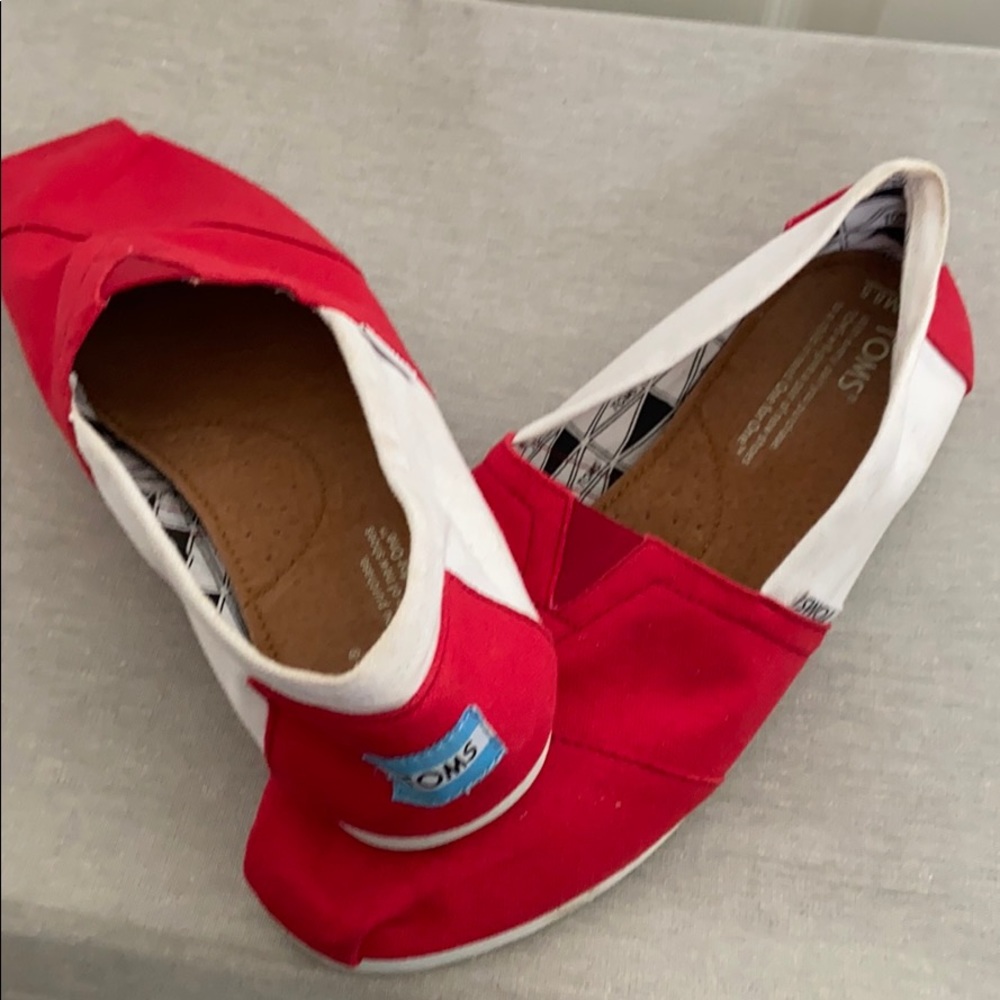 Toms - Picture 2 of 3